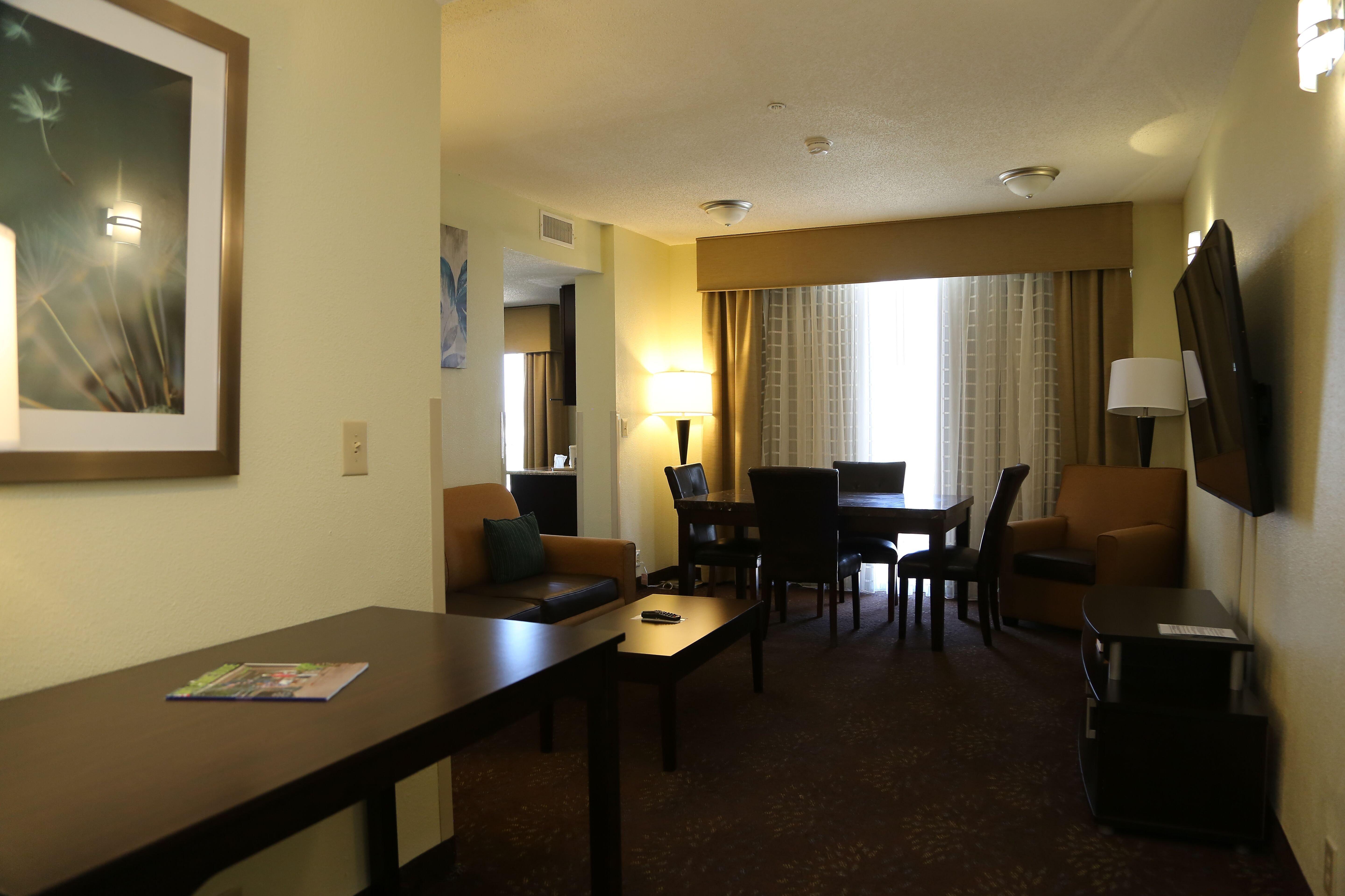 Holiday Inn Express Hotel & Suites Cleveland - Ms By Ihg Екстериор снимка