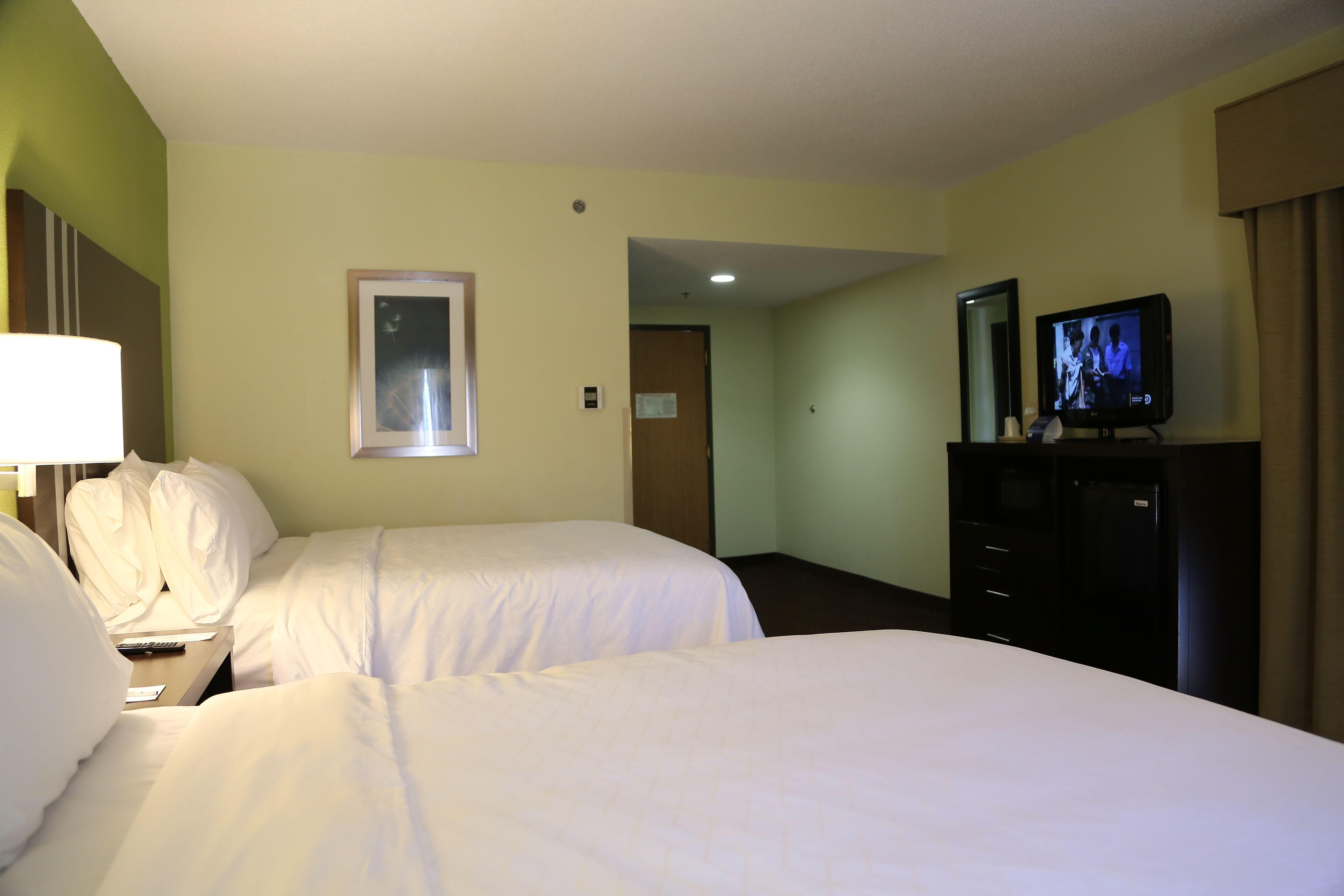 Holiday Inn Express Hotel & Suites Cleveland - Ms By Ihg Екстериор снимка