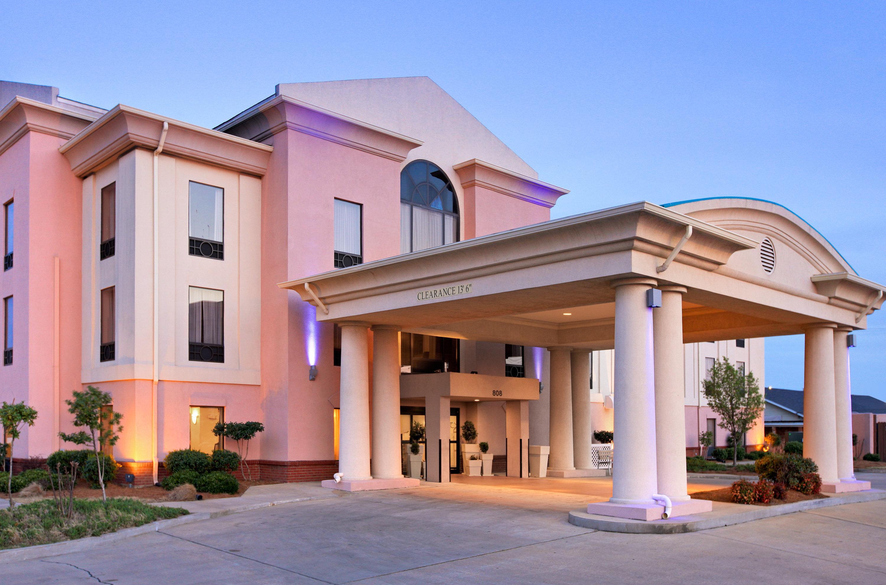 Holiday Inn Express Hotel & Suites Cleveland - Ms By Ihg Екстериор снимка
