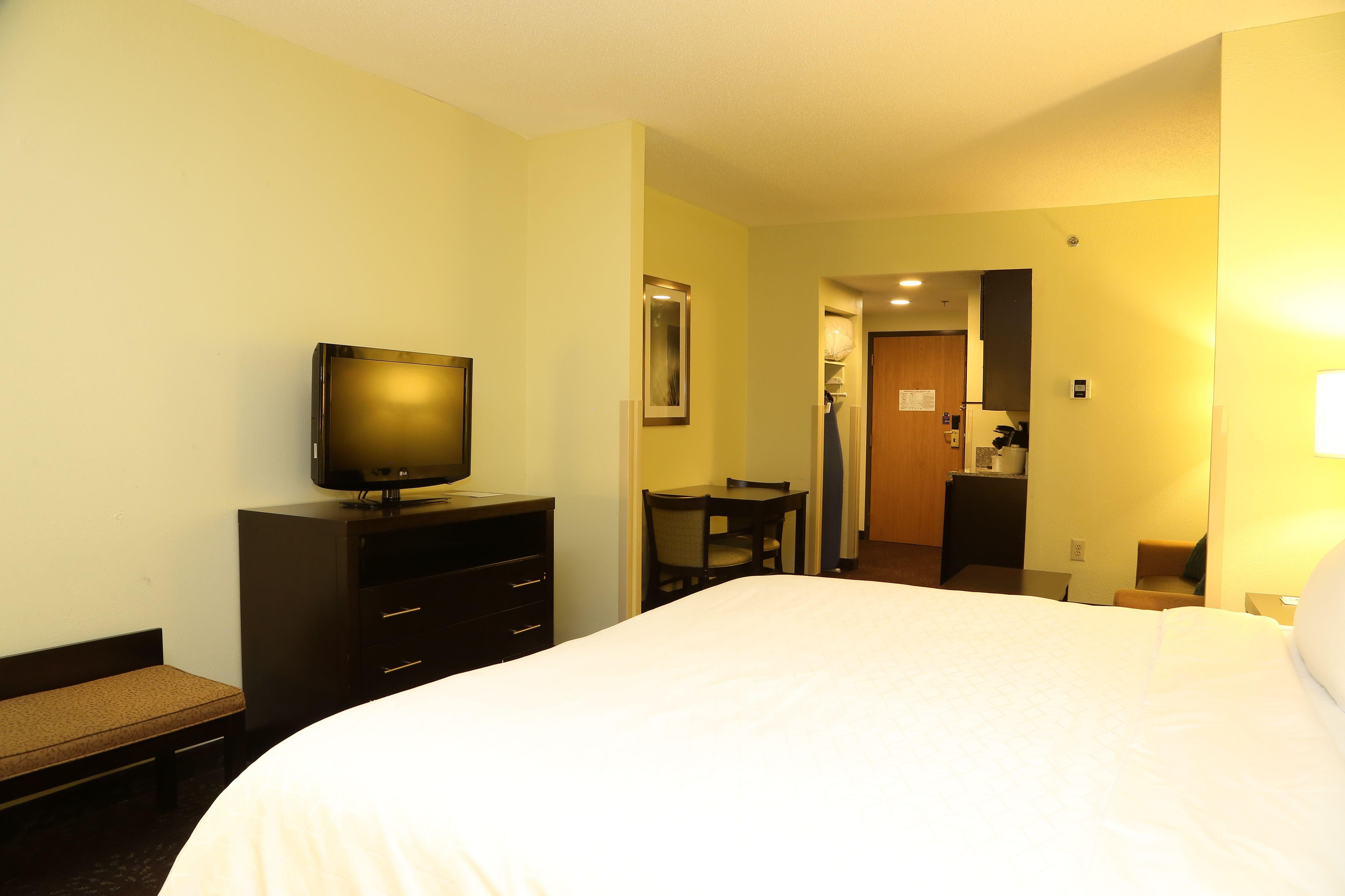 Holiday Inn Express Hotel & Suites Cleveland - Ms By Ihg Екстериор снимка