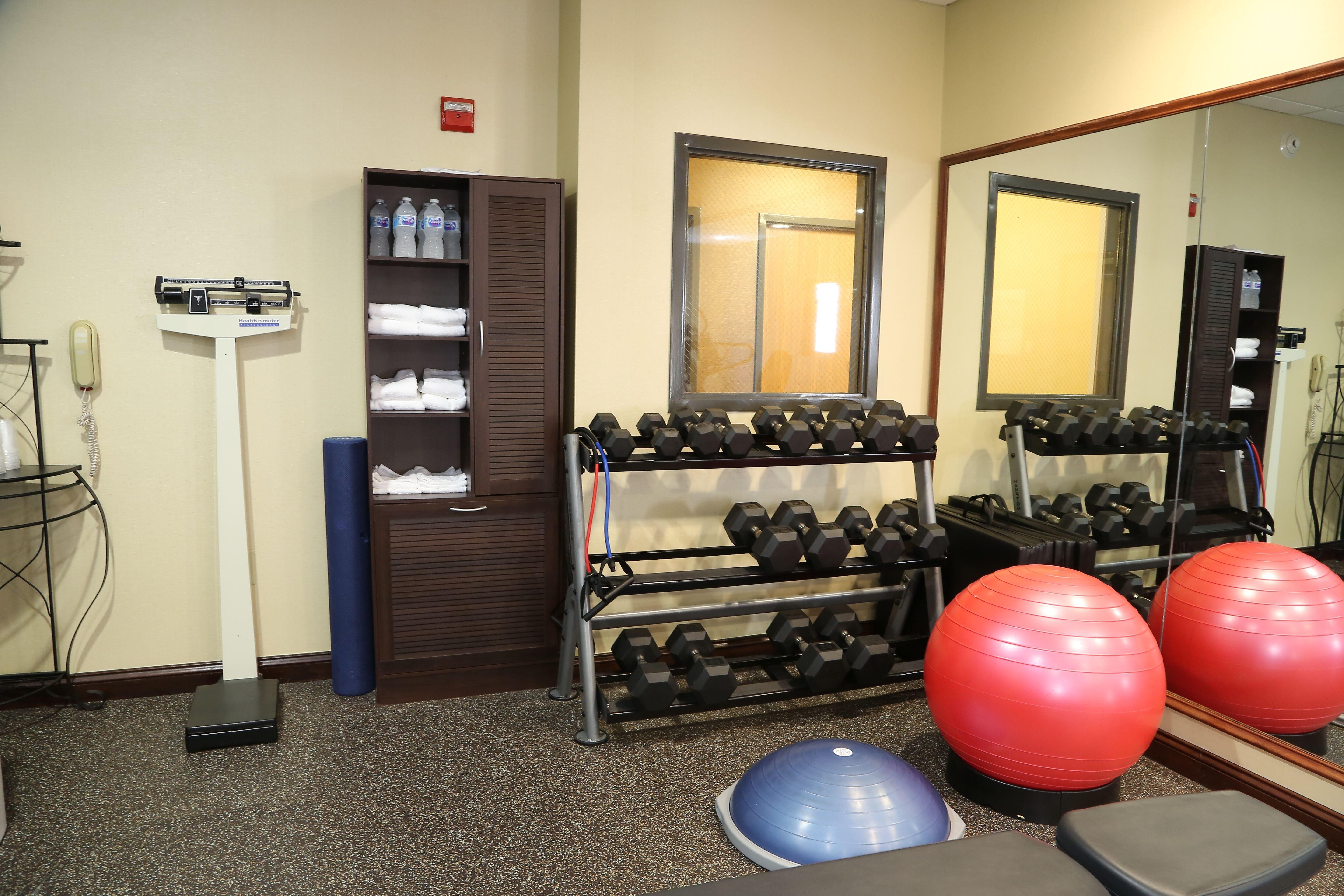 Holiday Inn Express Hotel & Suites Cleveland - Ms By Ihg Екстериор снимка