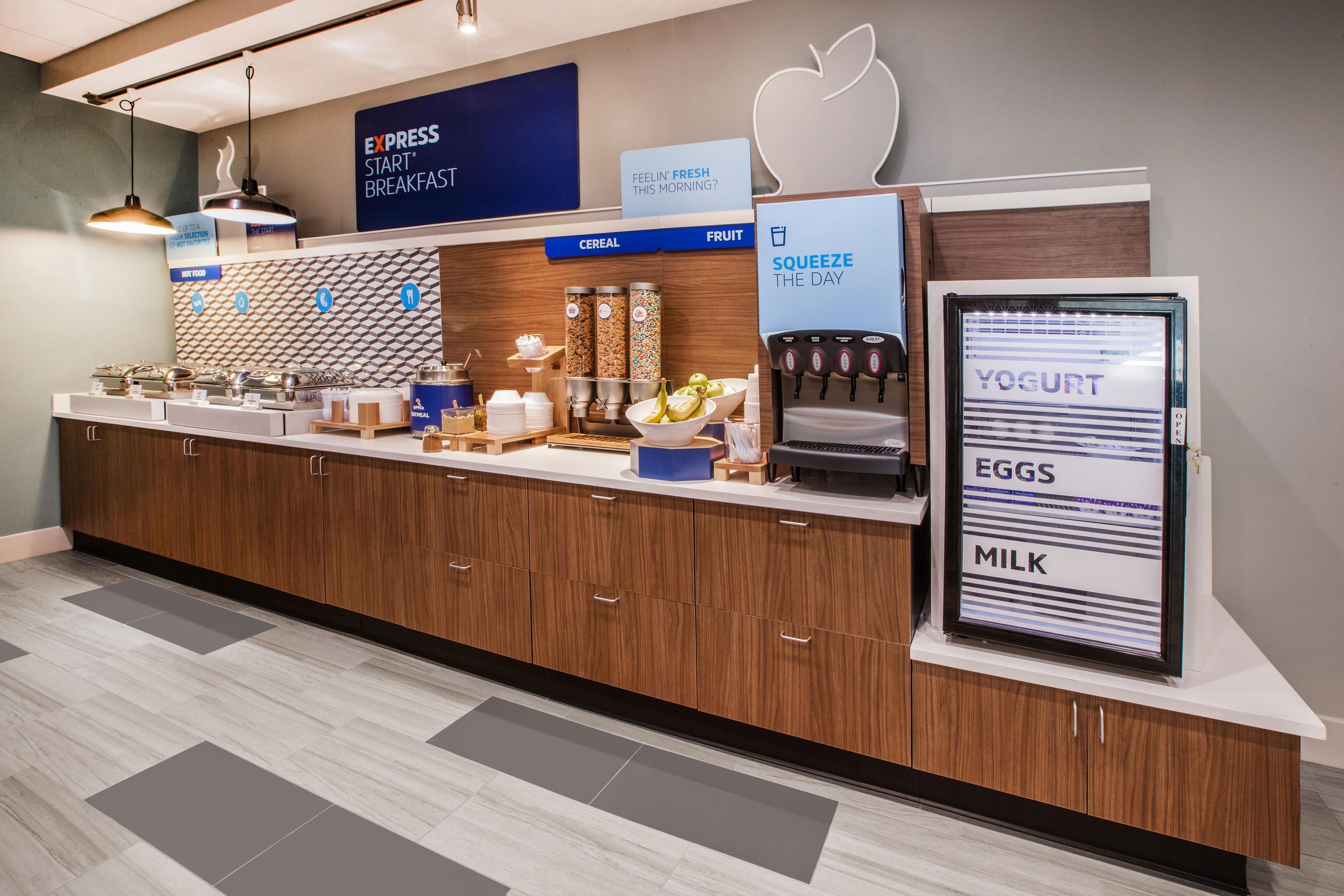 Holiday Inn Express Hotel & Suites Cleveland - Ms By Ihg Екстериор снимка