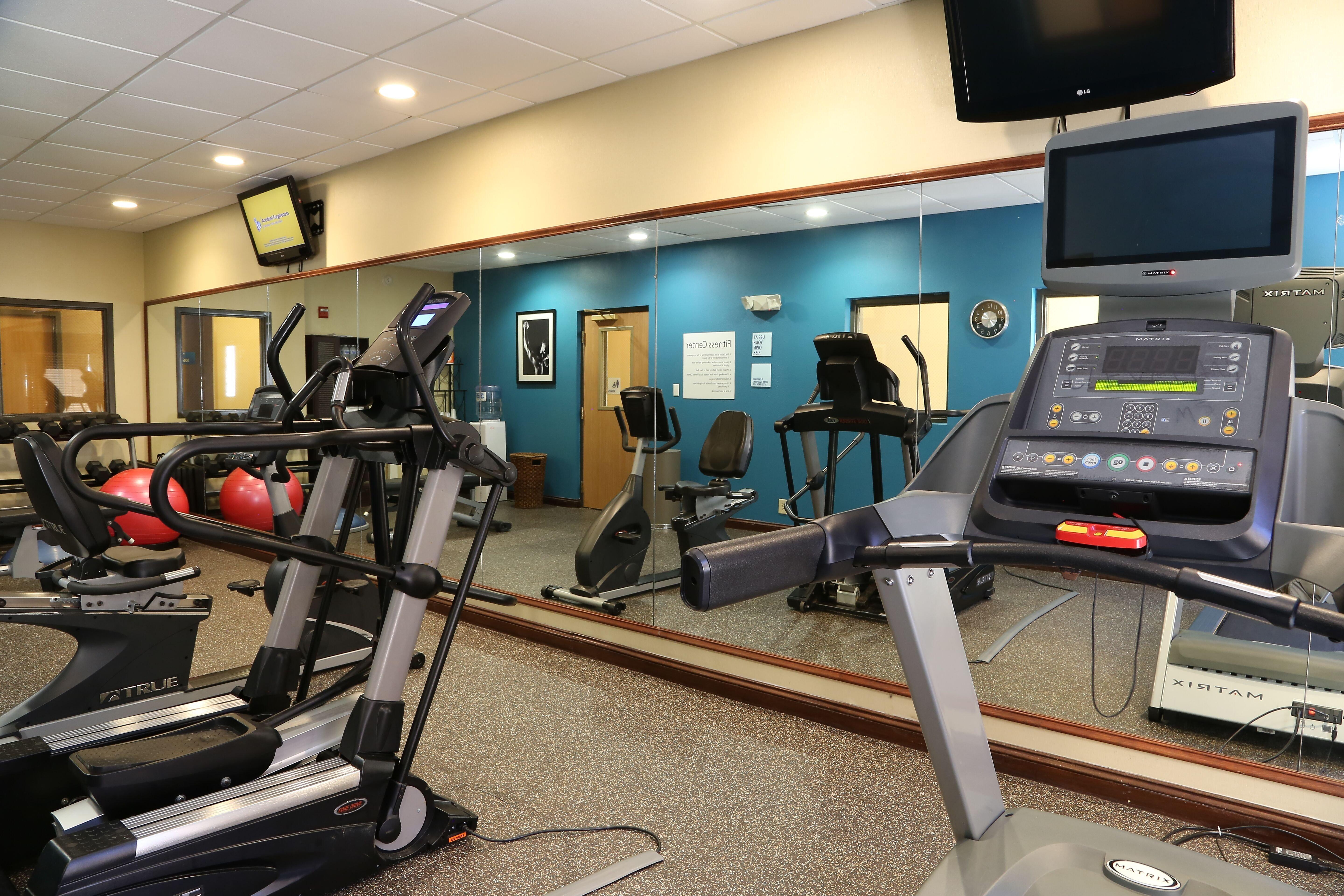 Holiday Inn Express Hotel & Suites Cleveland - Ms By Ihg Екстериор снимка