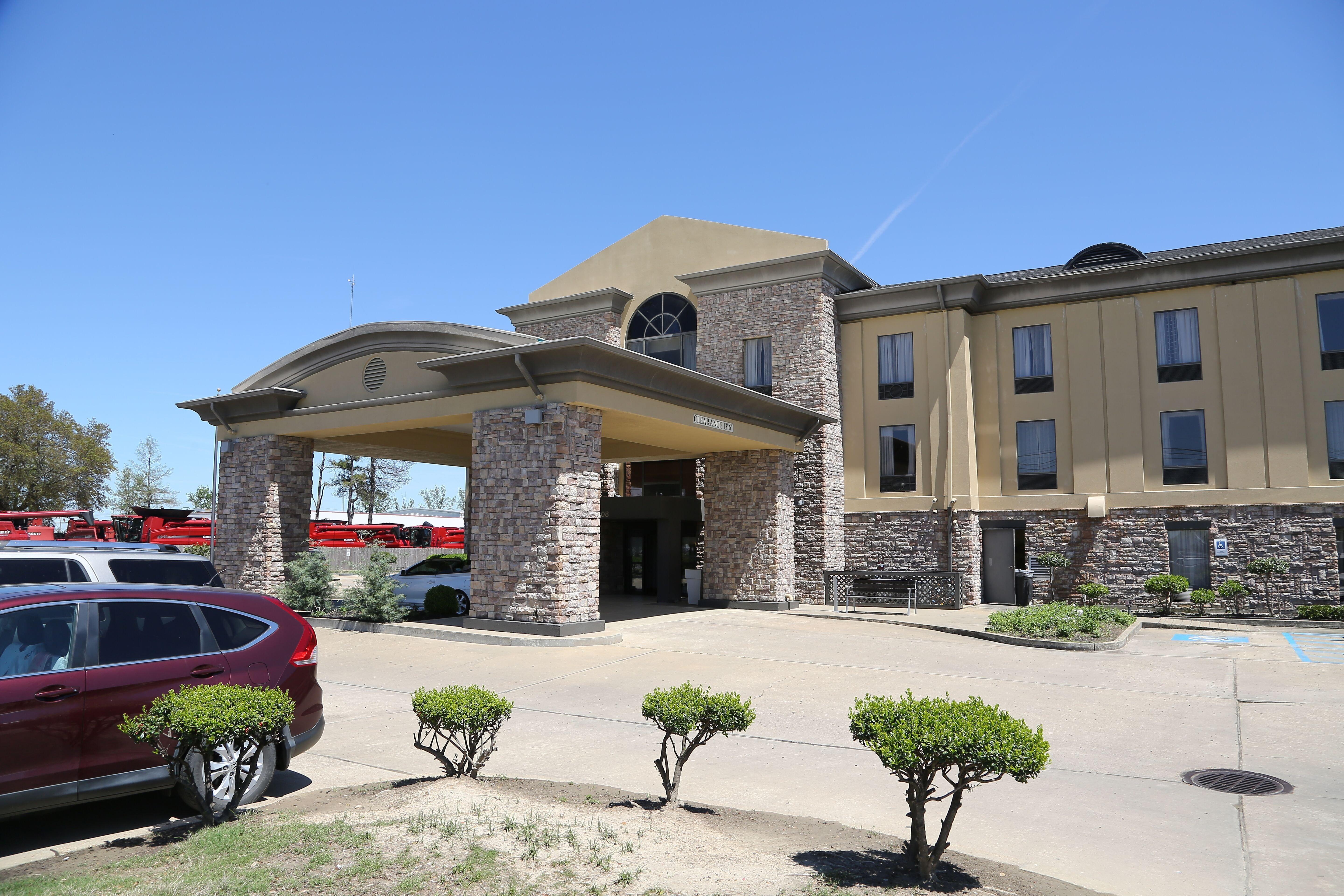 Holiday Inn Express Hotel & Suites Cleveland - Ms By Ihg Екстериор снимка