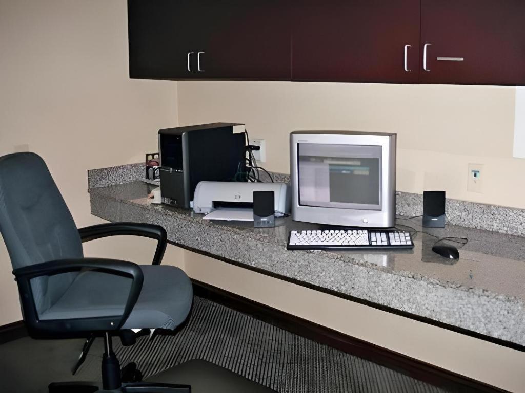 Holiday Inn Express Hotel & Suites Cleveland - Ms By Ihg Екстериор снимка