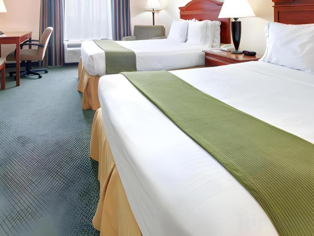 Holiday Inn Express Hotel & Suites Cleveland - Ms By Ihg Екстериор снимка