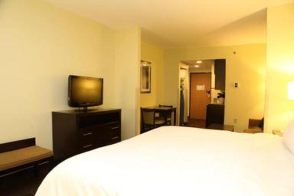 Holiday Inn Express Hotel & Suites Cleveland - Ms By Ihg Екстериор снимка