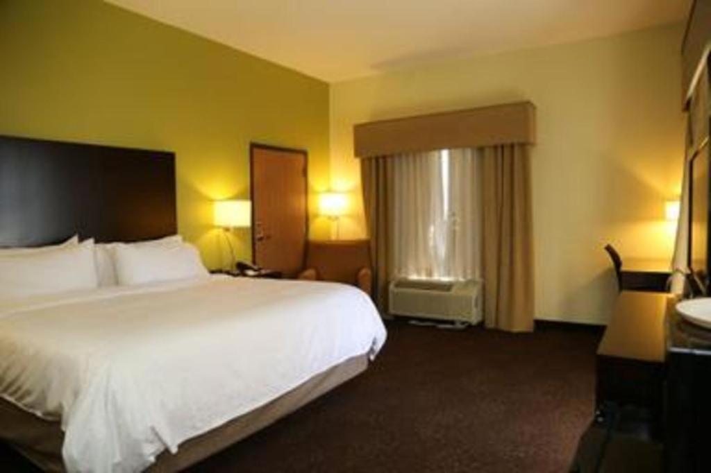 Holiday Inn Express Hotel & Suites Cleveland - Ms By Ihg Екстериор снимка