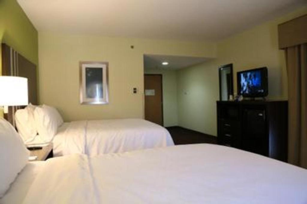 Holiday Inn Express Hotel & Suites Cleveland - Ms By Ihg Екстериор снимка
