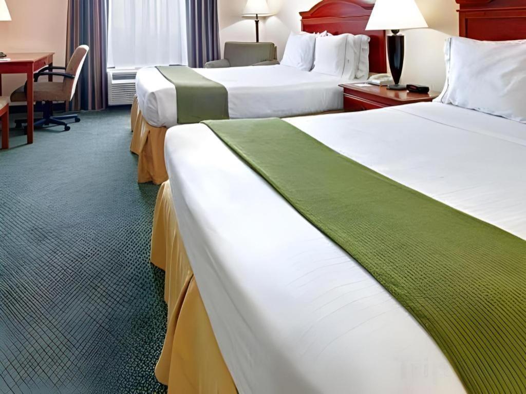 Holiday Inn Express Hotel & Suites Cleveland - Ms By Ihg Екстериор снимка