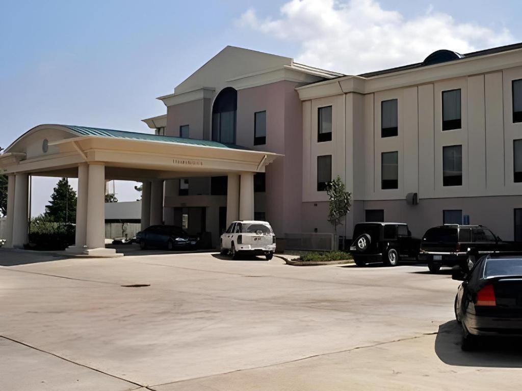 Holiday Inn Express Hotel & Suites Cleveland - Ms By Ihg Екстериор снимка